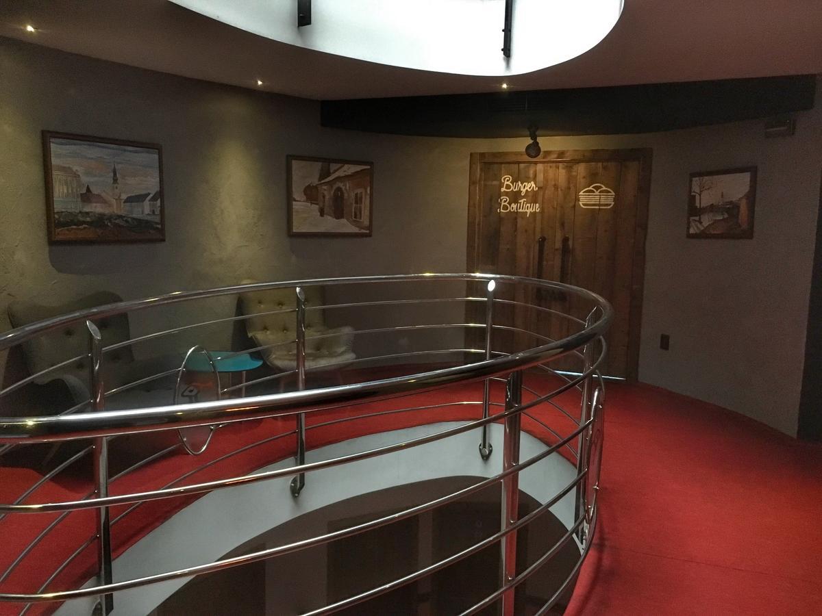 Hotel Alexander'S Νίτρα Εξωτερικό φωτογραφία