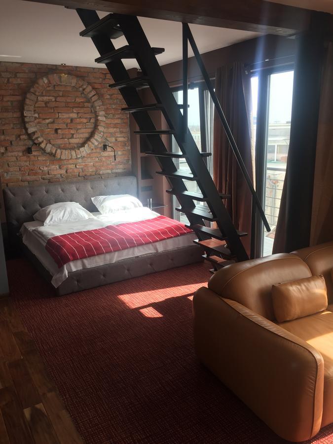 Hotel Alexander'S Νίτρα Εξωτερικό φωτογραφία